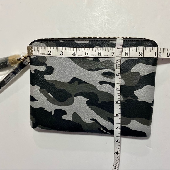 GILI Haloguard Grey Camo Leather Travel Accessories Tech Case Clutch Wristlet - Picture 9 of 9